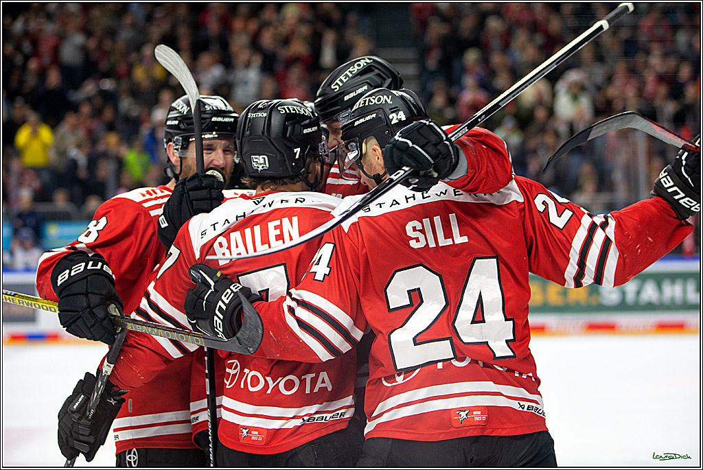 PENNY DEL; Koelner Haie- Straubing Tigers; Koeln, 28.12.2022